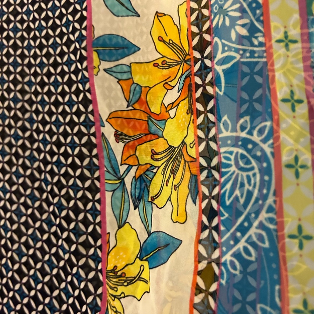 Tommy Bahama lace up beach tunic in sun lillies pattern - Picture 4 of 5